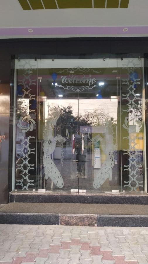 Hotel Yoran Inn & Restaurant By Wb Inn Sadabad Dış mekan fotoğraf